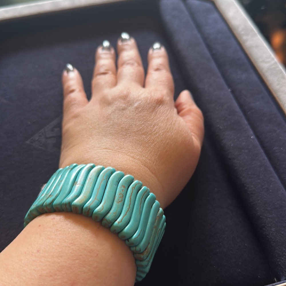 NWT Madame Butterfly Hand made Elasticated Bracelet in real Turquoise stones! - Picture 11 of 13